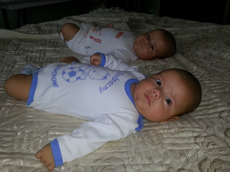 Мы теперь с вами!! Илья и Савва. 7 мес.7дн