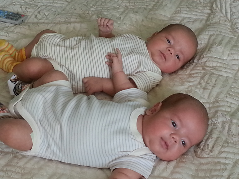 Мы теперь с вами!! Илья и Савва. 7 мес.7дн