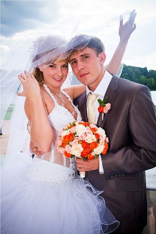 Свадебный фотограф , весь день 8-10 часов 11 .000 руб. + макияж 2.000 руб. + букет + 4 .000 руб.