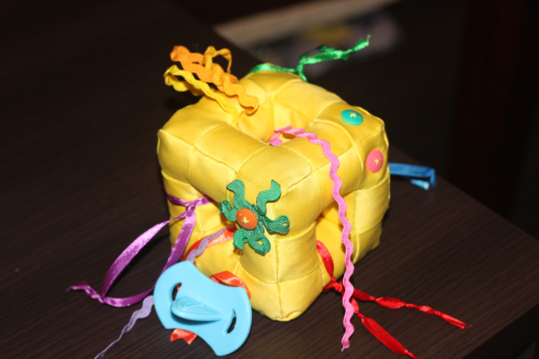 Кубик с дыркой