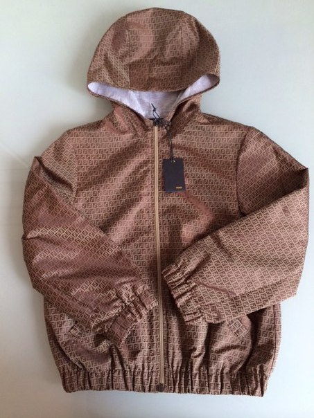 Для мальчика Fendi, Dolce & Gabbana на 7 -8 лет.