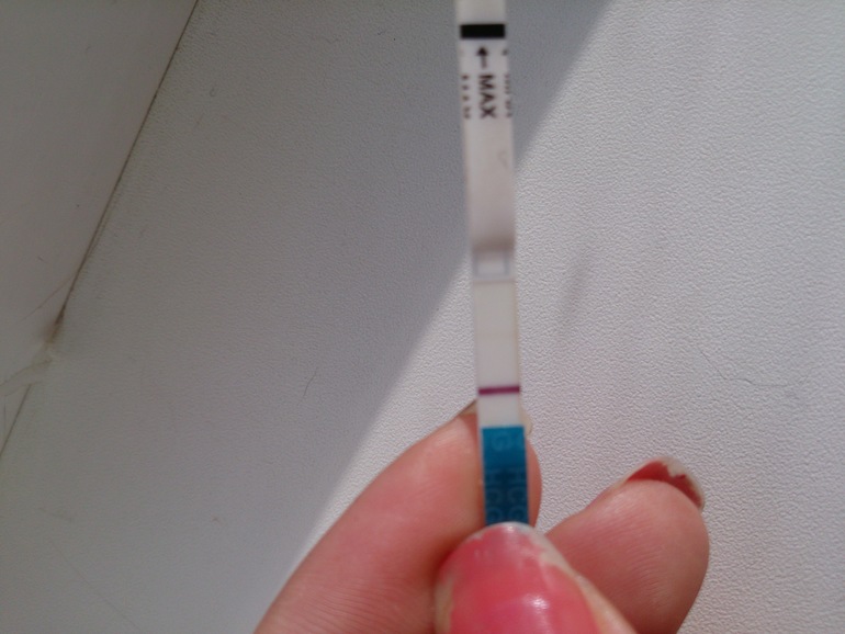 девочки! Это мой тестик после заварки, что скажите реагент. или это все же оно?