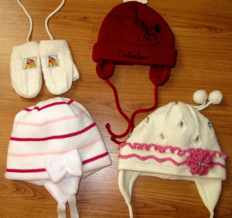 Много новых и б/у шапок, варежек и комплектов на девочку от 100 рублей
