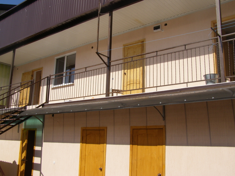 Жилье на море Ст. Голубицкая июнь от 350 р/сут/чел 3 минуты пешком до моря