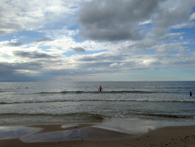 на отдыхе.типа)