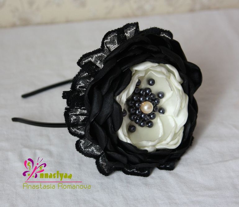 Красивый подарок - ободок для волос и открытка.