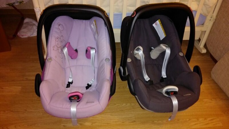 Продаю 2 автокресла Maxi Cosi Pebble розового и графитового цвета