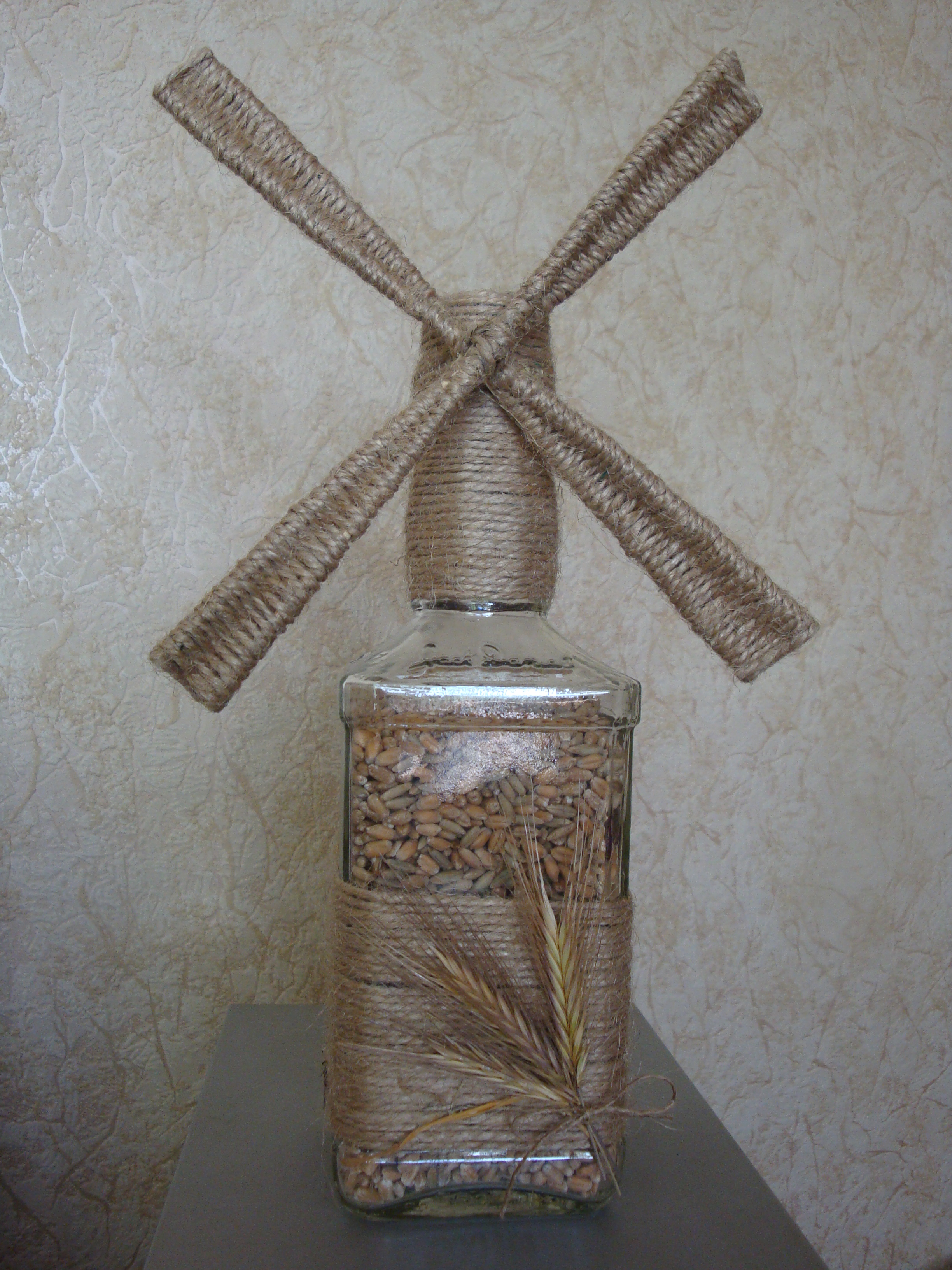 Мельница из бутылки своими руками