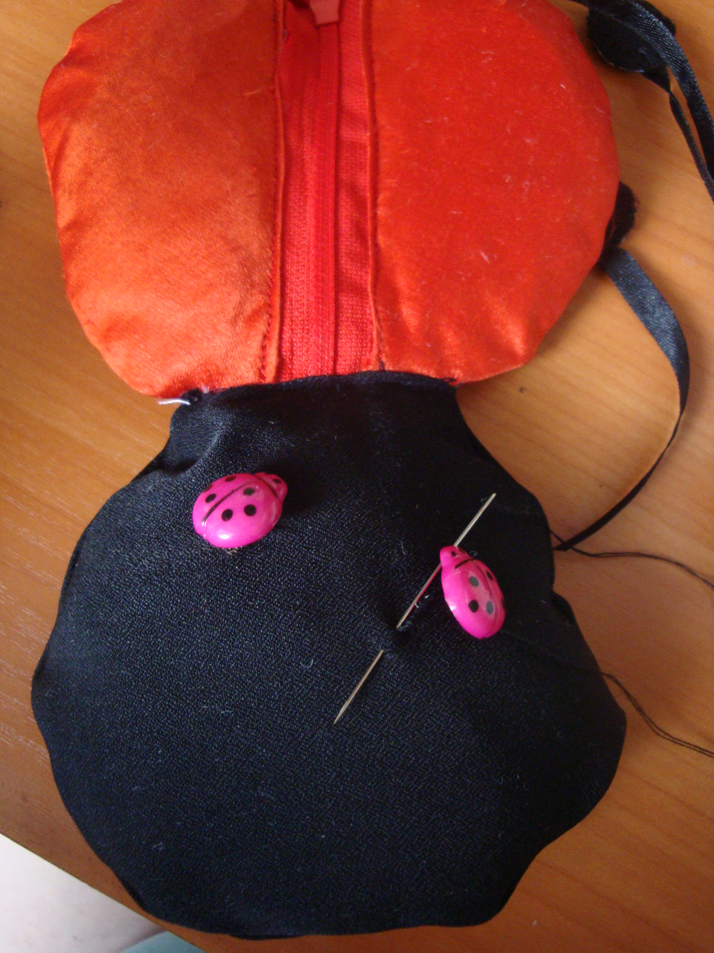 МК развивающей игрушки "Божья коровка" (ооочень много фото!)