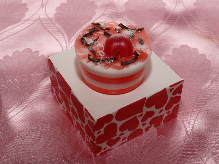 А я люблю делать аппетитные пирожные и кофейно -шоколадные!)