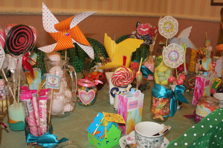 Продам отстатки декора праздничного стола или кенди-бара.