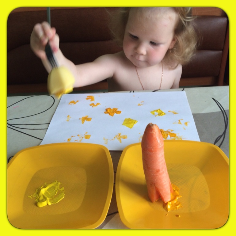 Художка. Занятие 1 : рисование штампами.