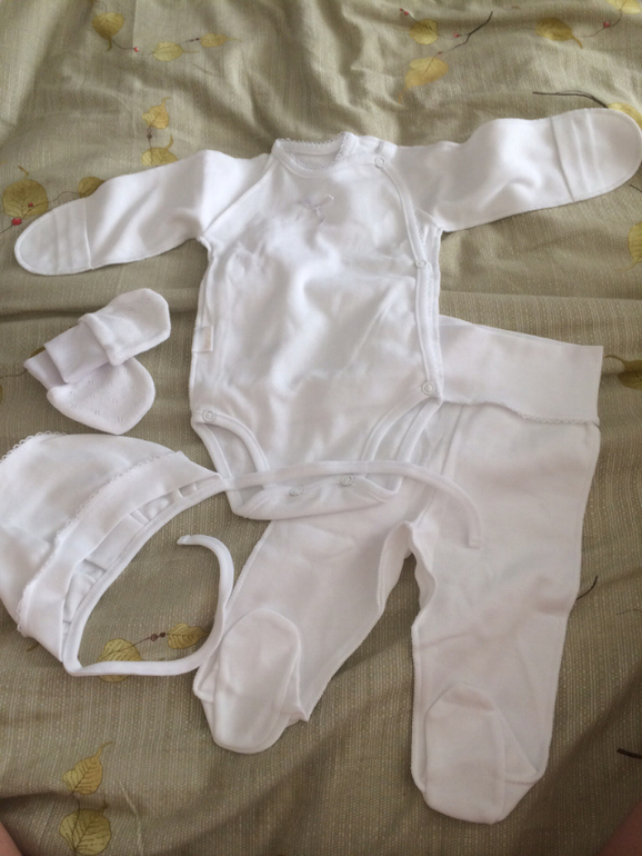 Купила комплект на выписку и немного приданного