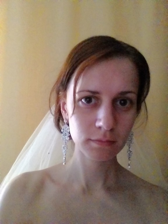 Куда приколоть фату?