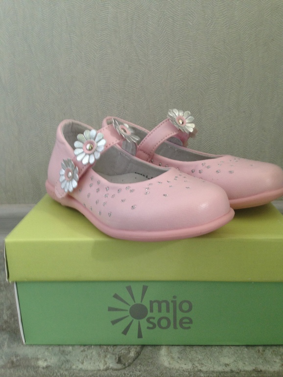 НОВЫЕ туфельки и сандалики 23 и 24 р-ры.