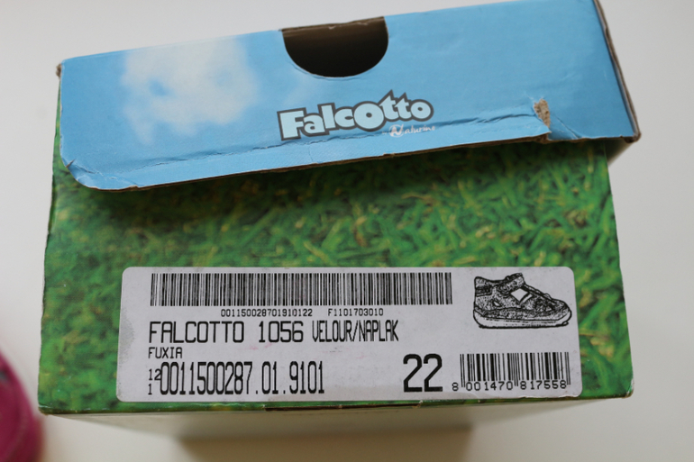 Продам новые сандалики Falcotto.