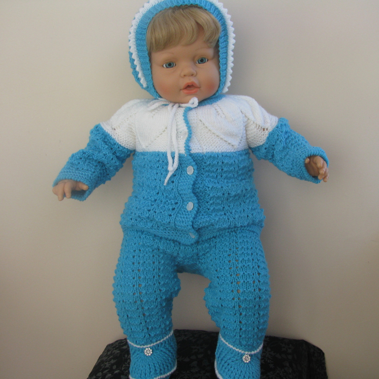 Свяжу на заказ детские костюмы и комбинезоны.