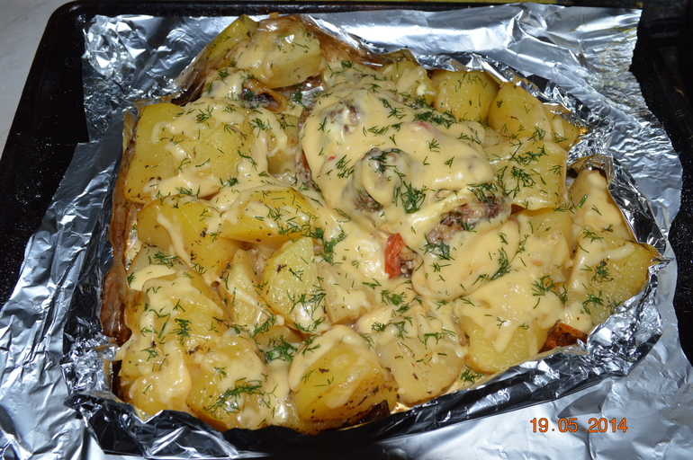 Свинина с картошкой под сыром