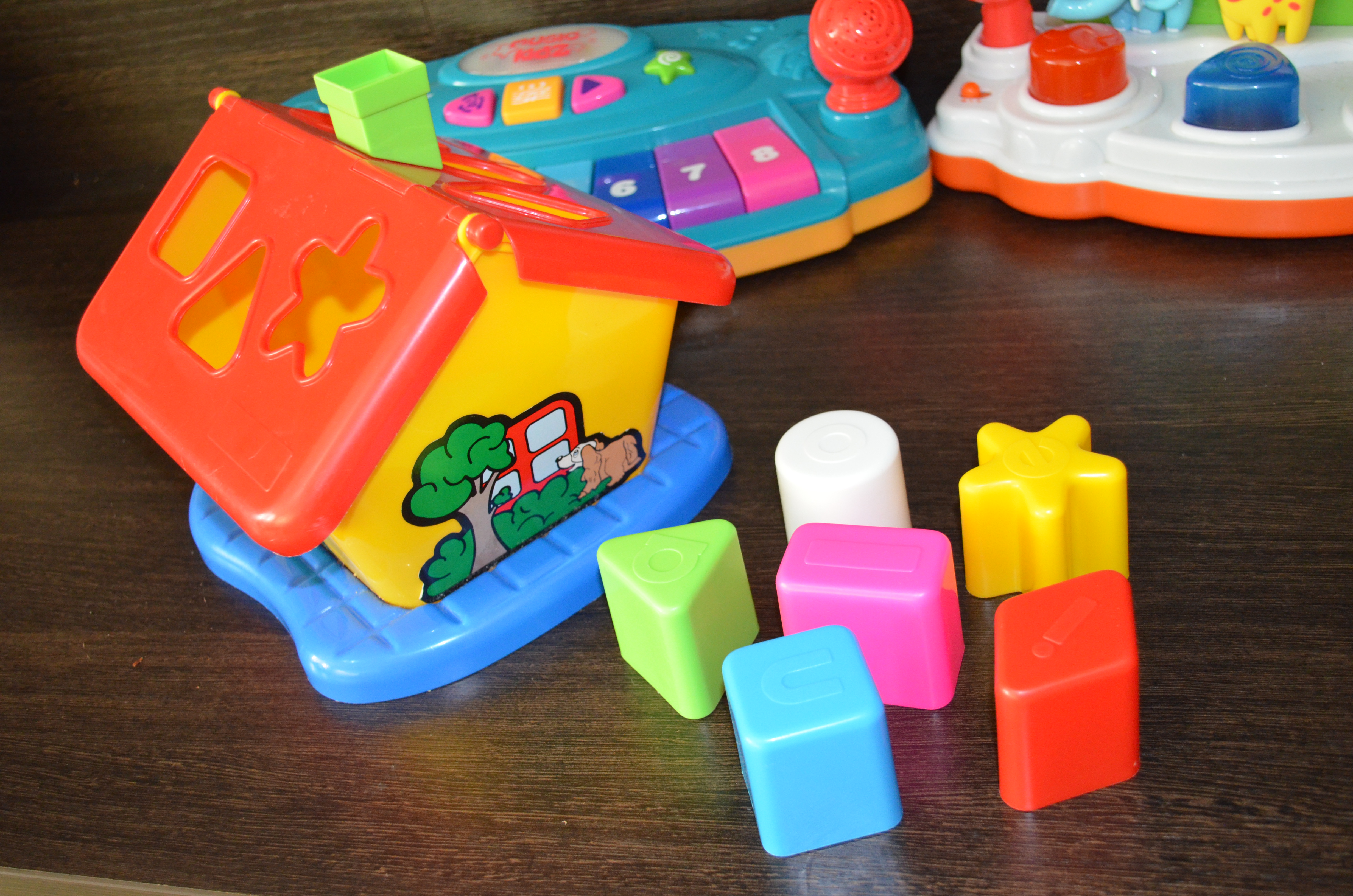 Развивающие игрушки б/у и новый музыкальный горшок Фишер Прайс. С почтой дружу.