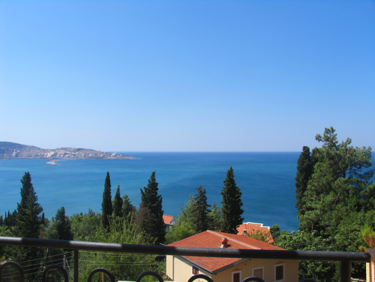 Апартаменты с видом на море в Черногории