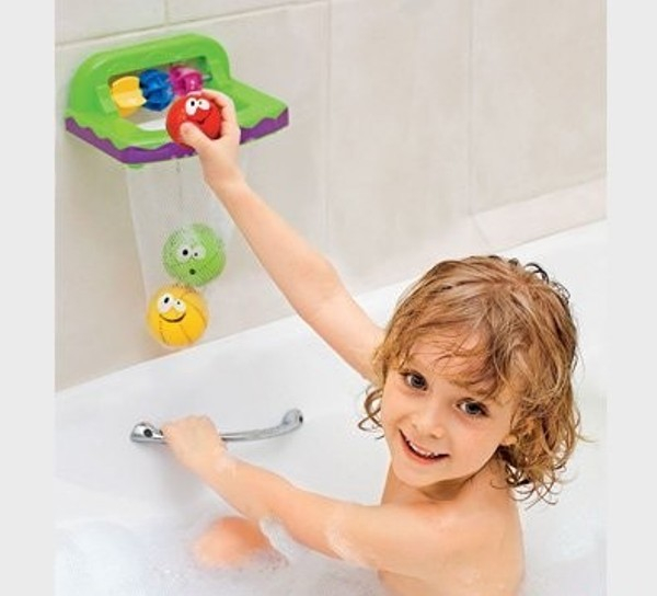 Игра ребенок в ванне. Игрушки для ванной для старших детей. Дошкольники в ванной. Игровой центр для ванной для детей. Занятия в ванной для детей.