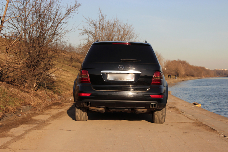 Продаю свою любимую машинку!!! Мерседес бенс ML350 объем 3,5