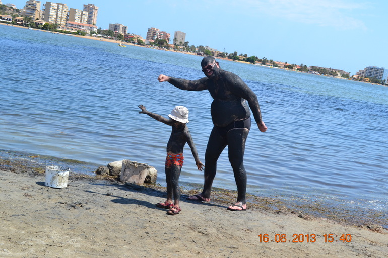 Лучшее место для отдыха с детьми - Испания, маленькое море.