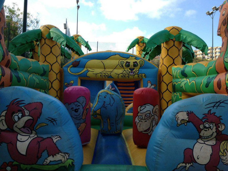 Лушее место для отдыха с малышами - Испания, маленькое море.