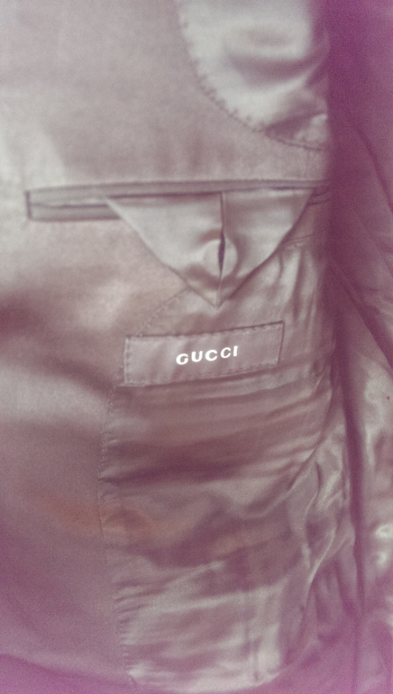 Шикарный смокинг Gucci 100% оригинал, чехол и паспорт прилагается