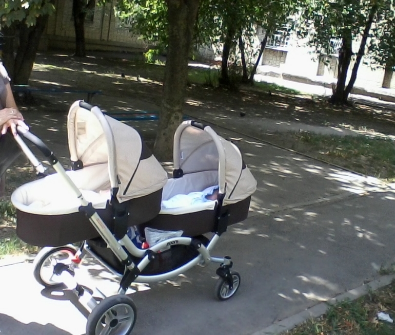 ПРОДАЮ КОЛЯСКУ ДЛЯ ДВОЙНИ-ПОГОДОК Jetem Zoom (пересылка в регионы)