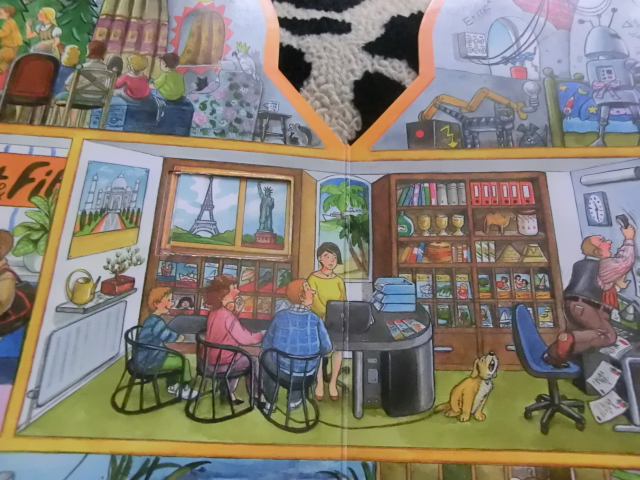 И снова виммельбухи или дом с окошками от Анны Сьюз