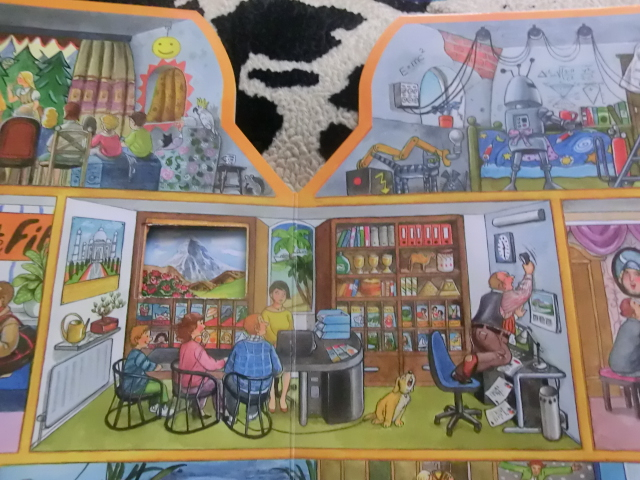 И снова виммельбухи или дом с окошками от Анны Сьюз