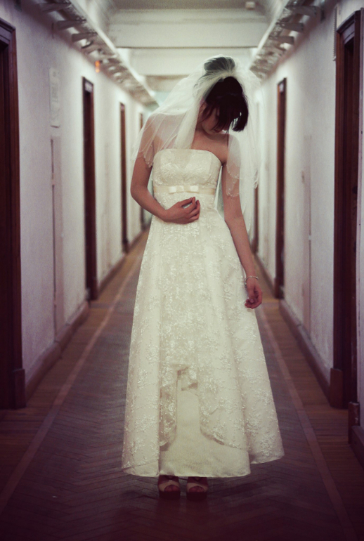 Продам кружевное платье + подарки