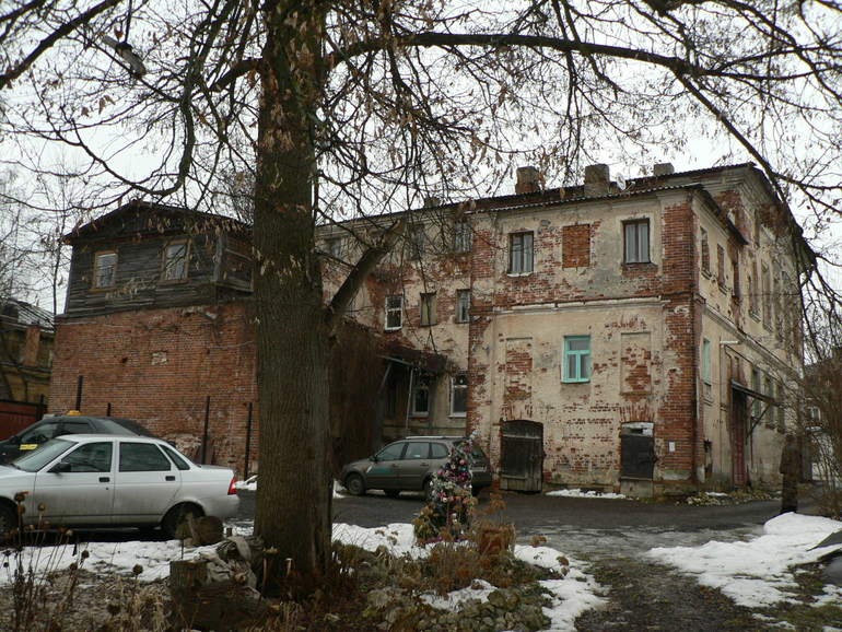 таки сбежали