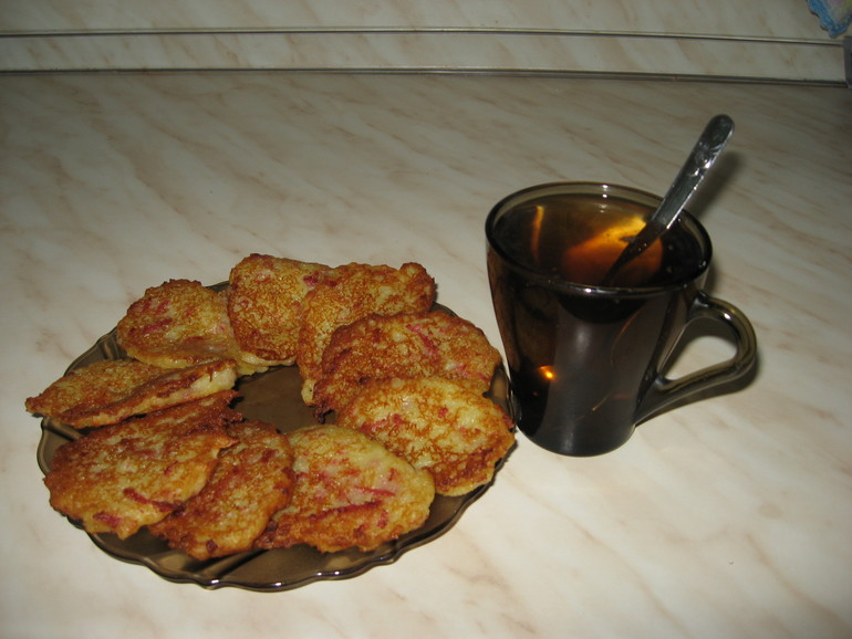 Драники с копченной колбаской.