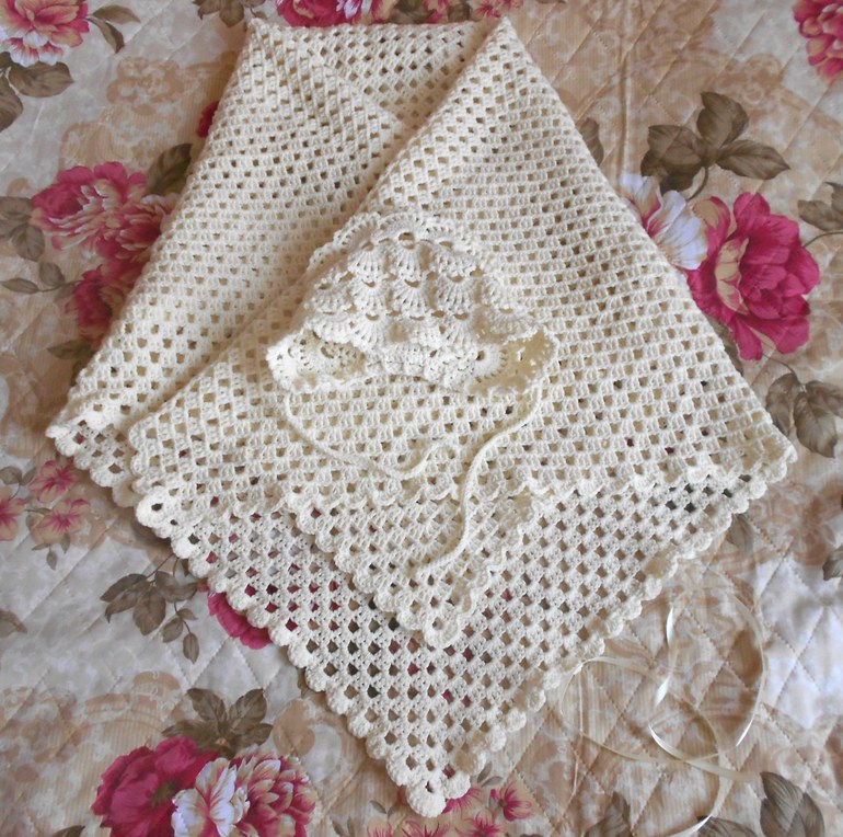 пледик сливочный и чепчик