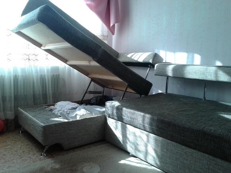 Диван-уголок. Срочно! В связи с переездом. 10000 рублей.