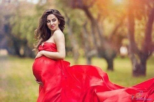 Знаете, нет никого красивее беременной женщины... В глазах - счастье... В сердце - любовь... На щеках - румянец... А внутри - маленькая жизнь.