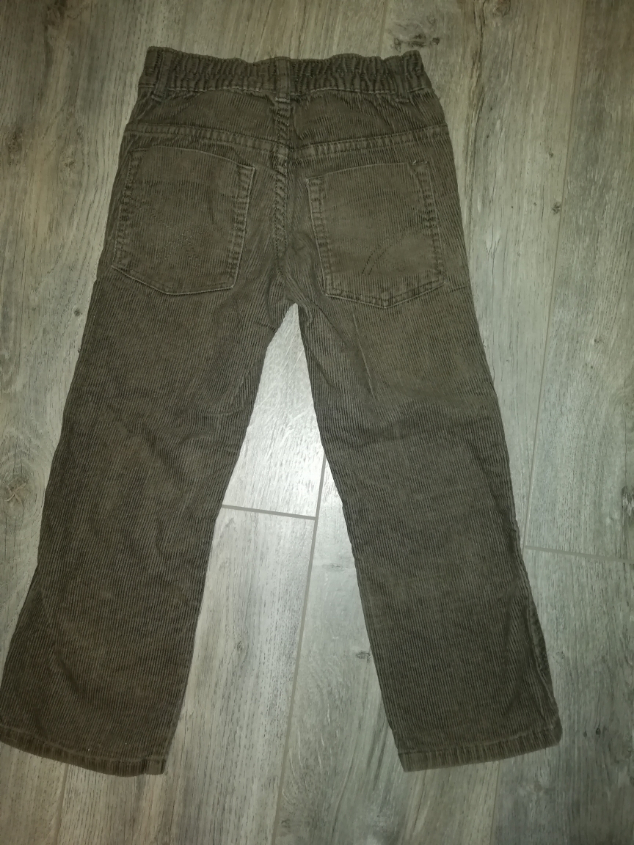 Брюки детские вельвет, р. 116, Шаговый шов 48см... Цвет коричневый... Одеты пару раз состояние новых..  Отдам за пять плиток шоколада Милка или молоко с молочной кухни..