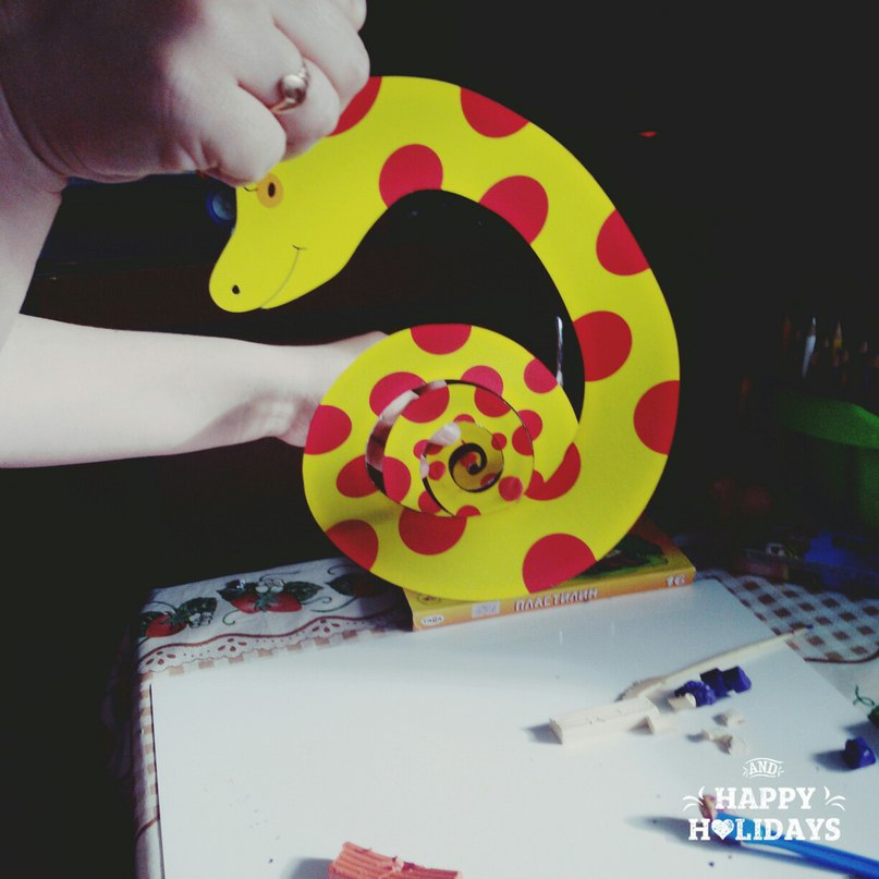 Змейка из бумаги.