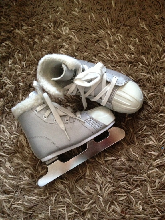 Коньки двухполозные, 1000р.