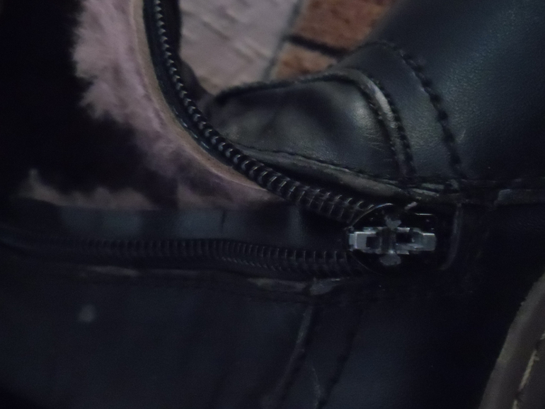 Отдам на девочку 3-5 лет.