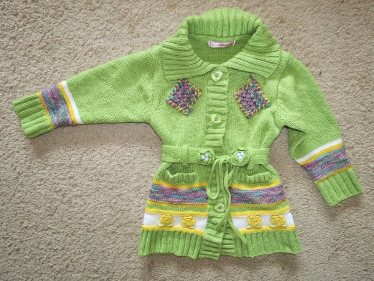 Для девочки б/у размер 98-104, есть новое