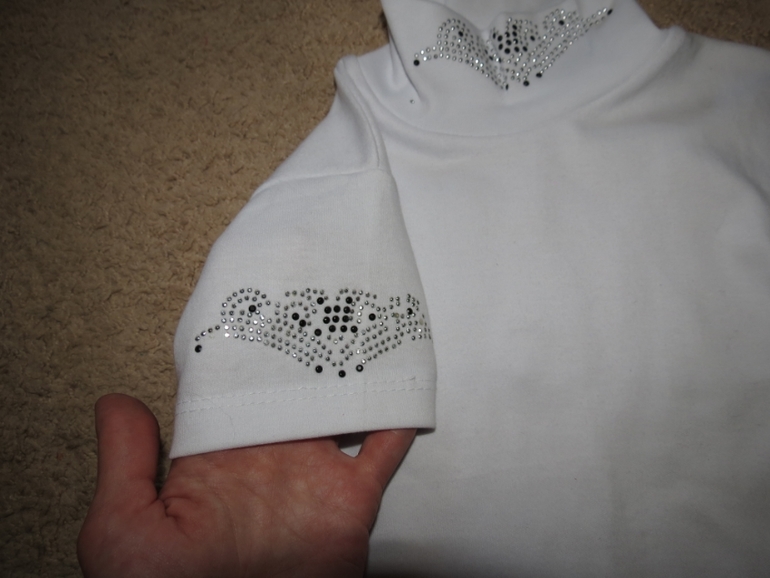 Для девочки б/у размер 98-104, есть новое