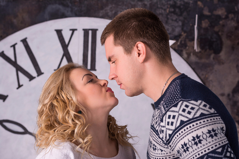 Лара джин и питер фильм. Найти пару любимому 2021. Найти пару любимому 2021. Неидеальные парочки 2021 афиша. Лара джин и питер кавински фильм.