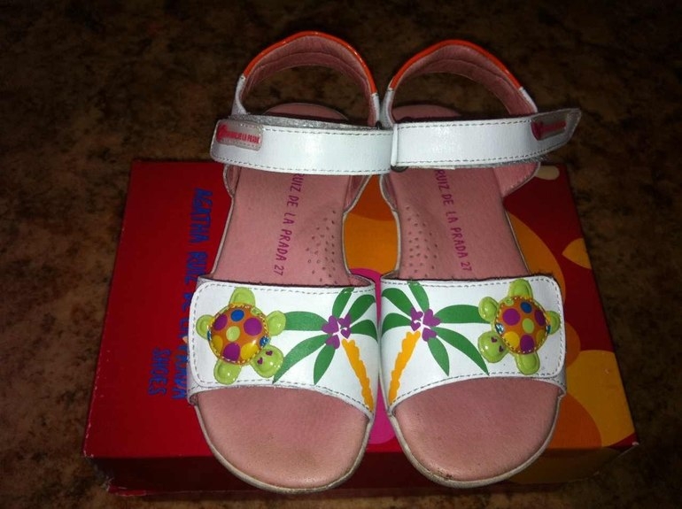 Продам сандалии Agatha ruiz de la prada Испания . 27 размер .Москва .Почта