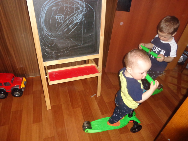 Кирюша и Гуппи пузырики =)