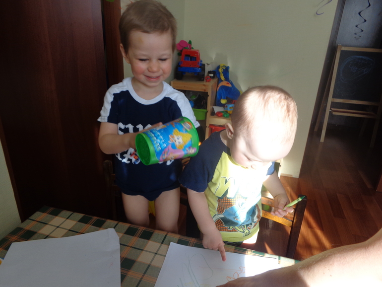 Кирюша и Гуппи пузырики =)