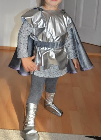 Костюм рыцаря на праздник рыцарей в садик.