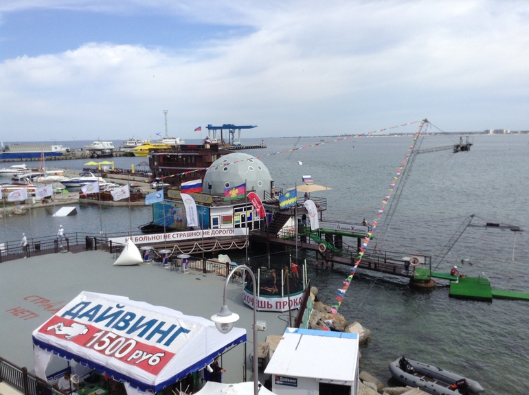 Одену я белую шляпу, поеду я в город Анапу))